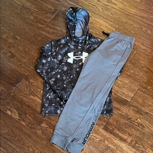 Boy’s Under Armour black & gray camouflage hoodie & gray joggers. Size large.